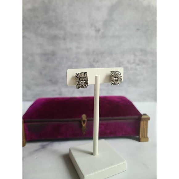 Vintage Clear Rhinestone Screwback Earrings - Picture 8 of 10